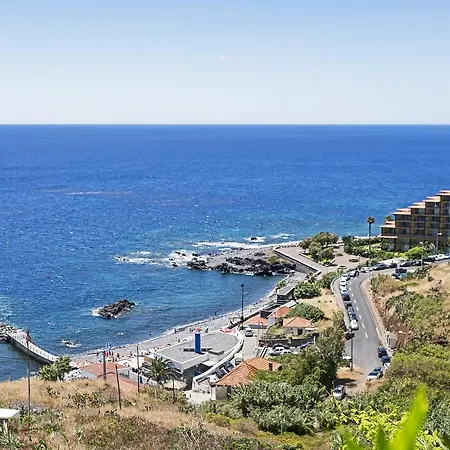 Reis Magos Ii By An Island 卡尼索