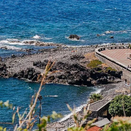 Reis Magos Ii By An Island 卡尼索