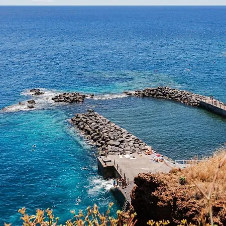 Reis Magos Ii By An Island * Caniço